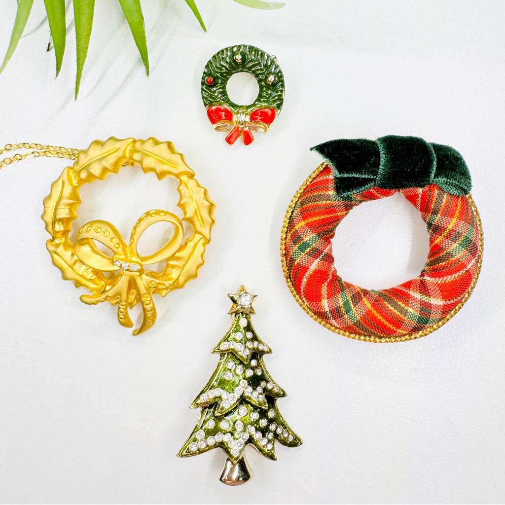 Vintage To Now Christmas Wreath And Tree Brooch/Necklace Lot - Avon, Monet